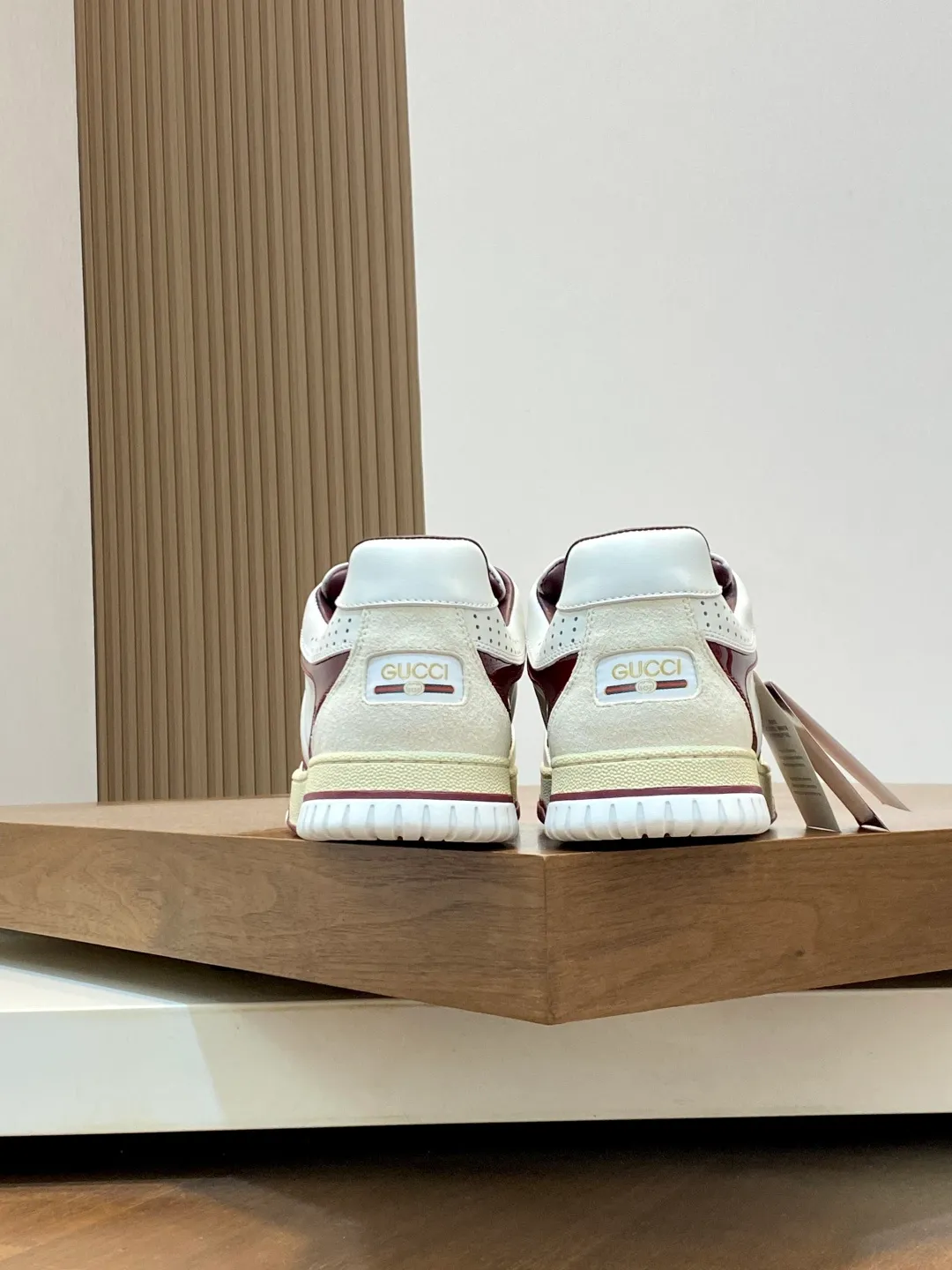 Men's Shoes 💰660 𝐆𝐮𝐜𝐜𝐢 𝐑𝐞-𝐖𝐞𝐛 As the first sneaker created by Sabato De Sarno for Gucci, the Re-Web series reinterprets the brand's classic stripes and sets off the modern silhouette design with bold and unique details. These shoes are crafted from white leather. This new sneaker is ingeniously decorated with many of the brand's classic details, and is equipped with a bright red and green webbing tongue, which will make people fall in love at first sight. White leather treated with a special process for softness and luster, with an embossed grainy texture. Script Gucci logo and interlocking G web label with Interlocking G and script Gucci logo. Rubber outsole with interlocking G detail eyelets. Web tongue. Size: 39-44 (customized for sizes 38 and 45)